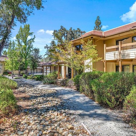 Best Western Plus Sonora Oaks Hotel And Conference Center Exterior photo