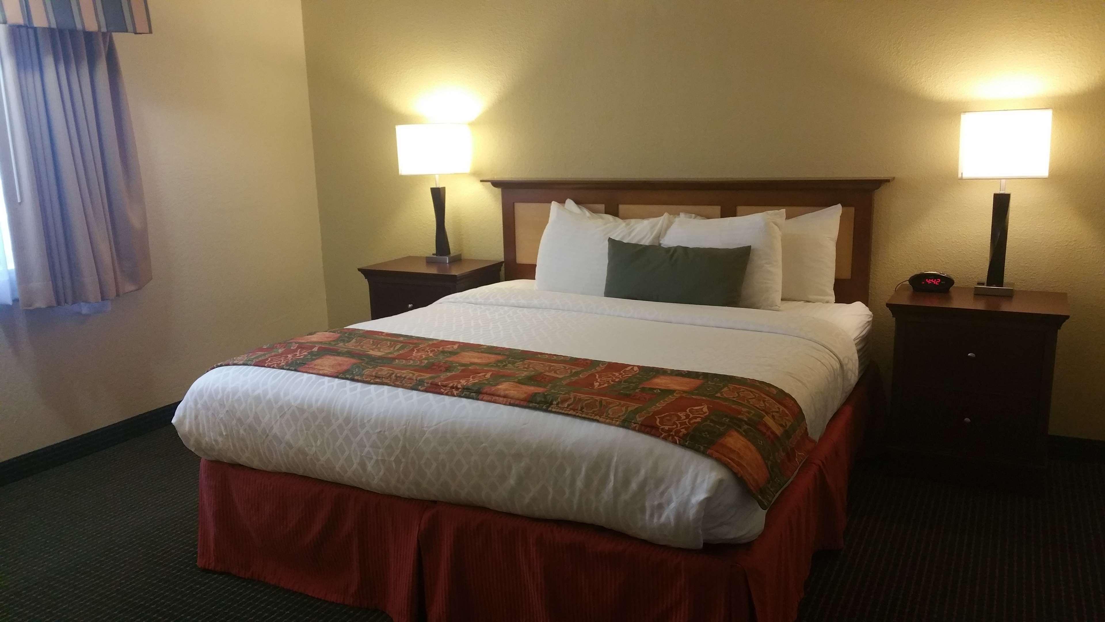 Best Western Plus Sonora Oaks Hotel And Conference Center Exterior photo