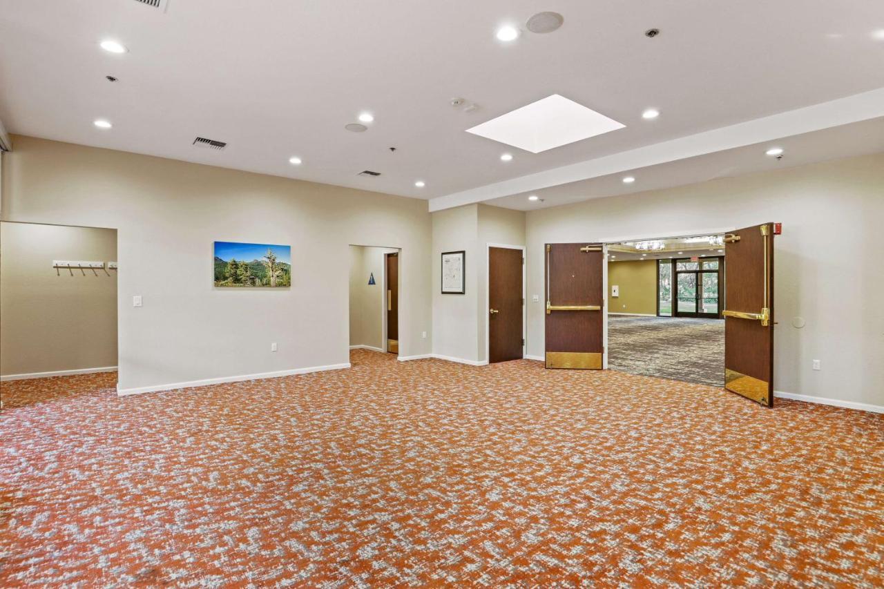 Best Western Plus Sonora Oaks Hotel And Conference Center Exterior photo