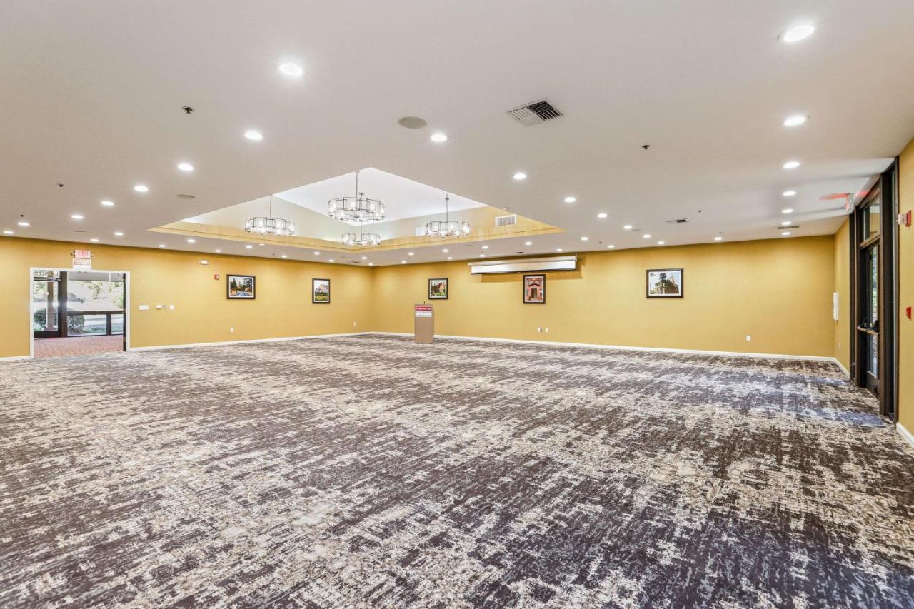 Best Western Plus Sonora Oaks Hotel And Conference Center Exterior photo
