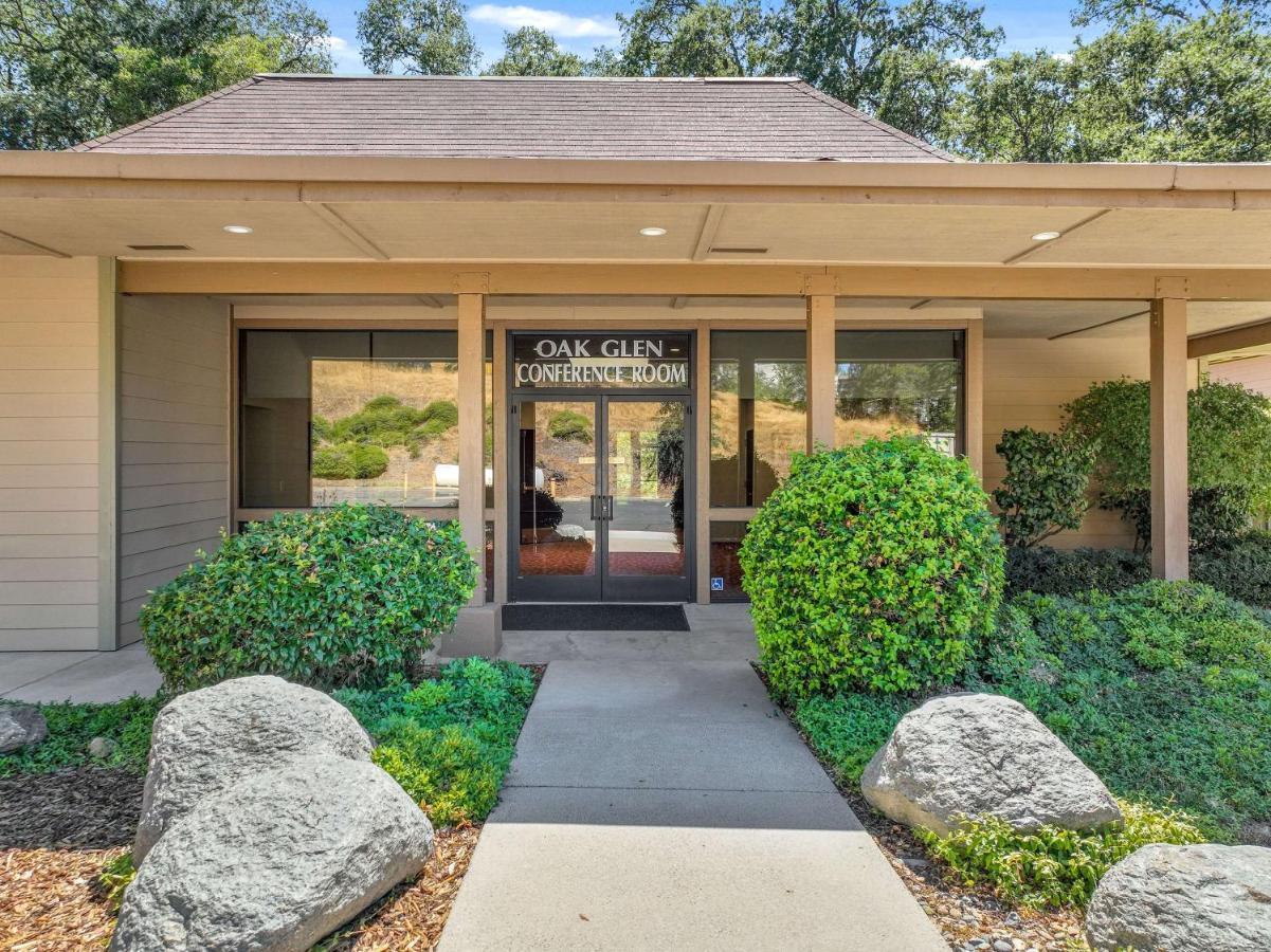 Best Western Plus Sonora Oaks Hotel And Conference Center Exterior photo